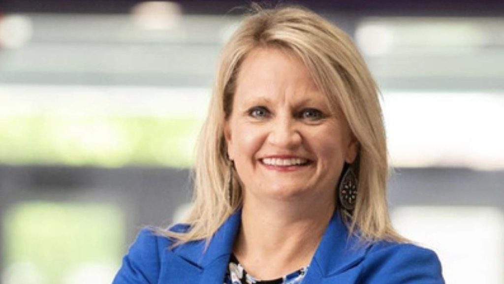 Dr. Cindra Kamphoff, Kin